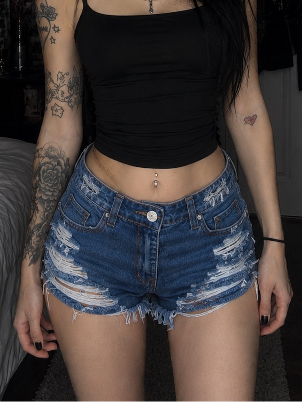 Women’s Alt Ripped Denim Essential Stylish Comfy Shorts- Small - Picture 2 of 4